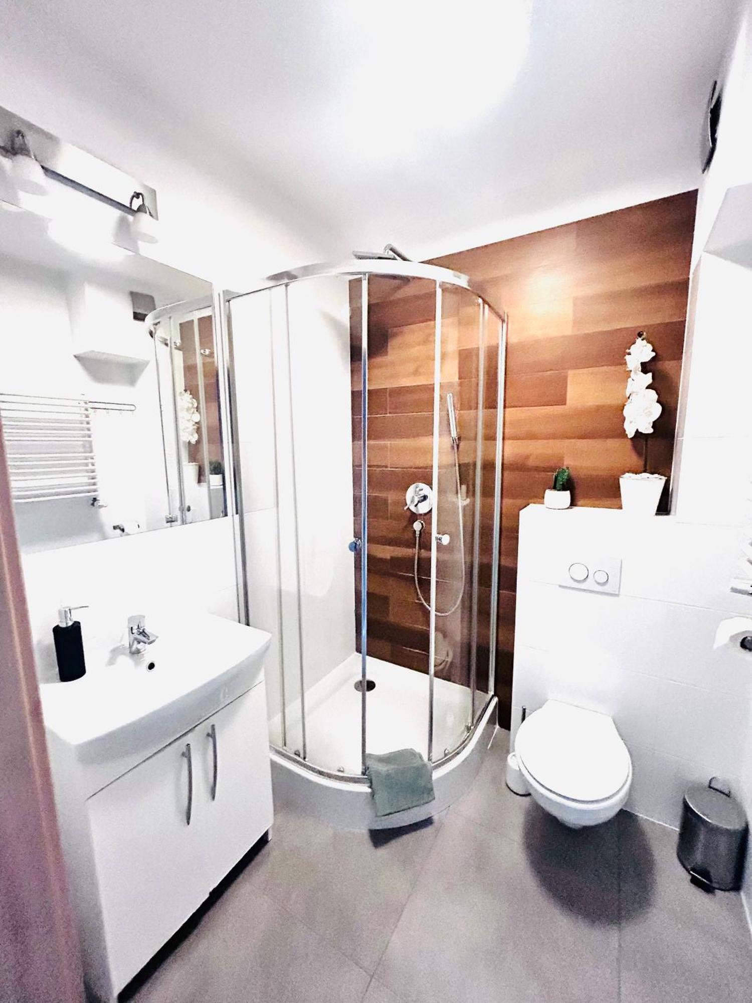 Apartament Manhattan ゴジュフ・ヴィエルコポルスキ エクステリア 写真