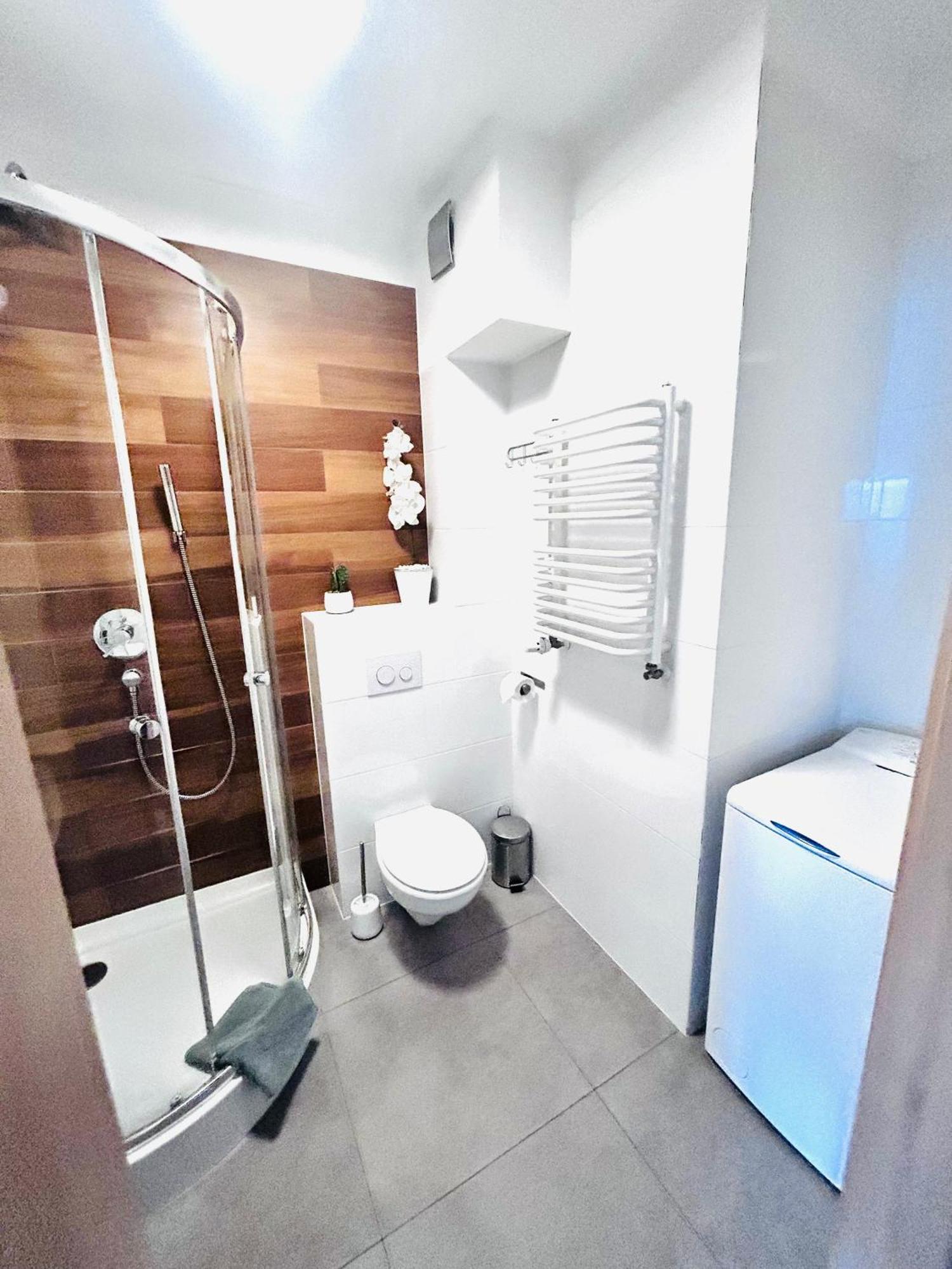 Apartament Manhattan ゴジュフ・ヴィエルコポルスキ エクステリア 写真