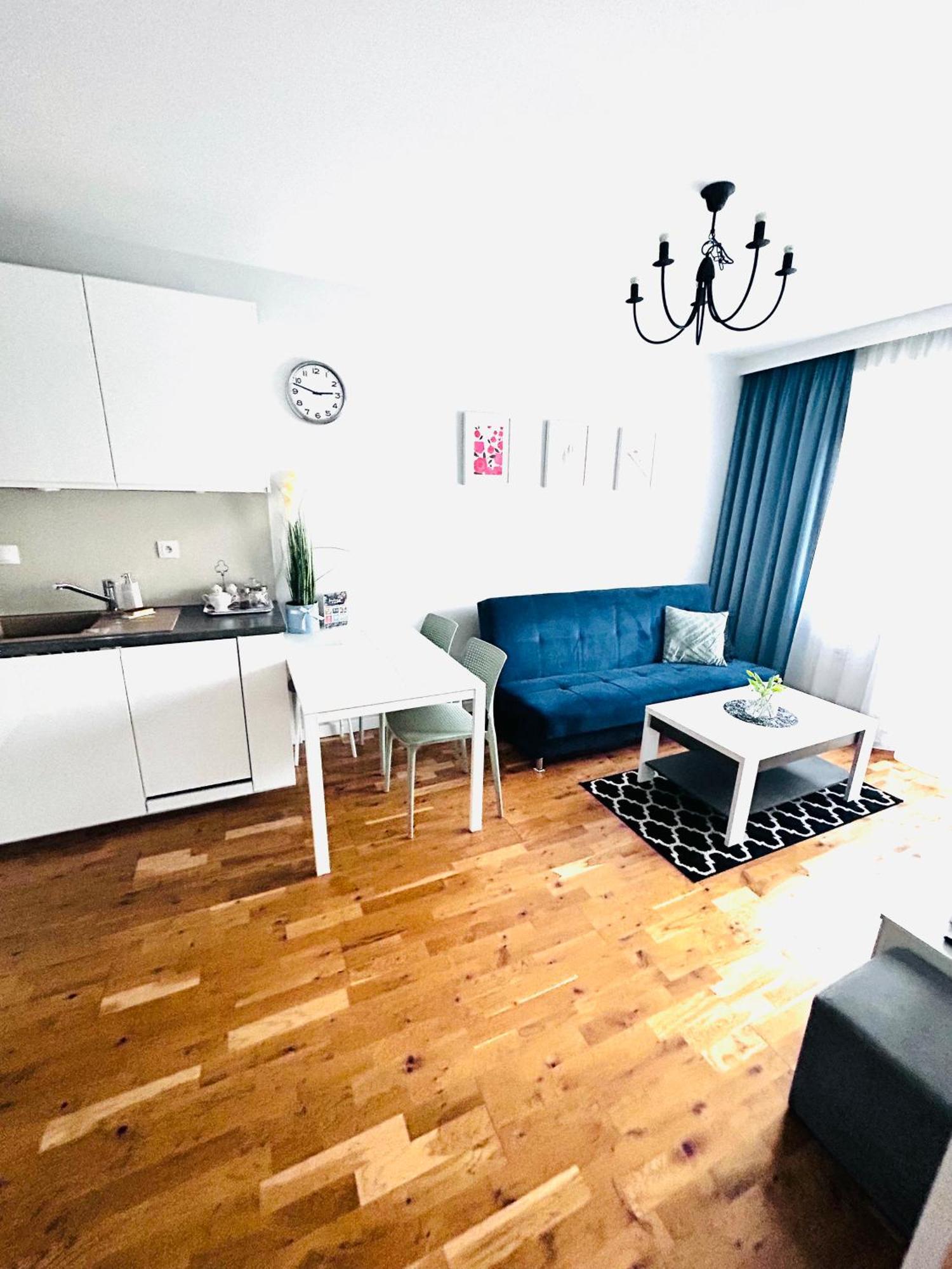 Apartament Manhattan ゴジュフ・ヴィエルコポルスキ エクステリア 写真